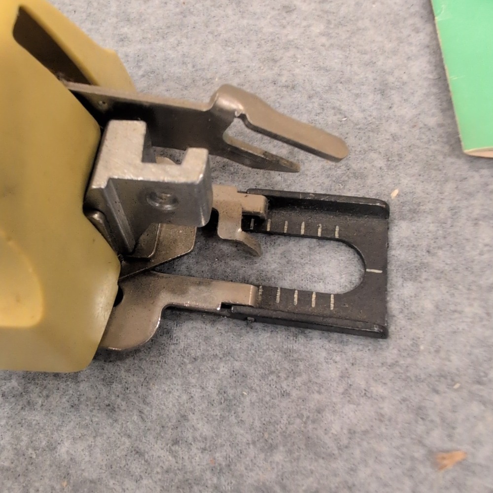 Vintage Sears Kenmore Buttonhole Attachment Set 6774 with Templates and Box - Picture 3 of 7